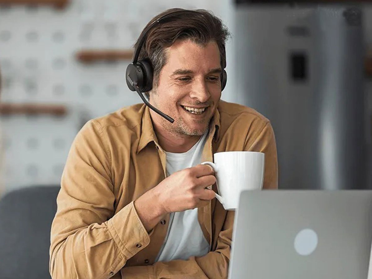 Zestaw słuchawkowy Yealink BH70 Dual Headset - Grafika lifestyle
