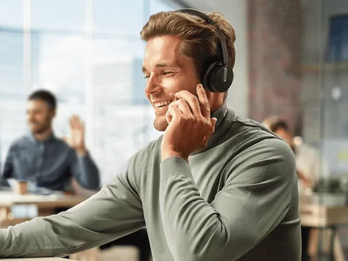 Zestaw słuchawkowy Yealink BH70 Dual Headset - Grafika lifestyle