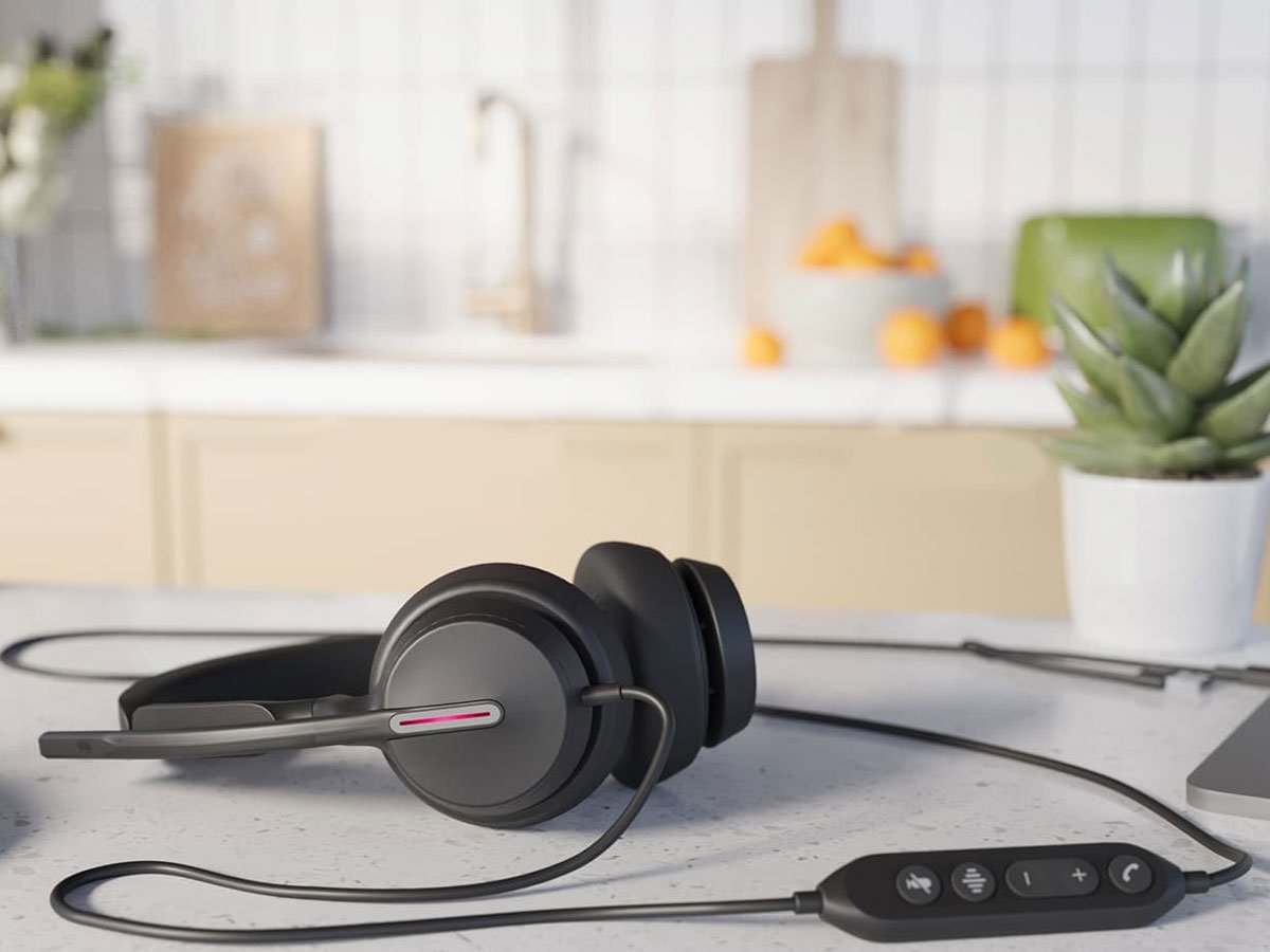Zestaw słuchawkowy Yealink UH46 Dual Headset - Grafika lifestyle