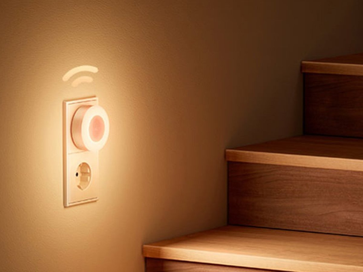 Lampka nocna z czujnikiem zmierzchu Yeelight Sensor NightLight Lite - Grafika lifestyle