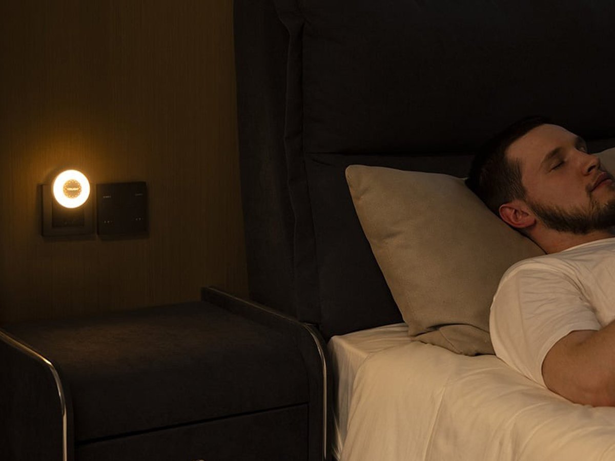 Lampka nocna z czujnikiem zmierzchu Yeelight Sensor NightLight Lite - Grafika lifestyle