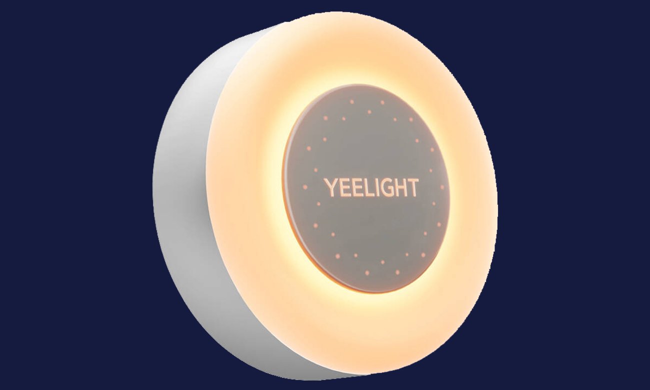 Lampka nocna z czujnikiem zmierzchu Yeelight Sensor NightLight Lite - Widok od przodu pod kątem, grafika z tłem
