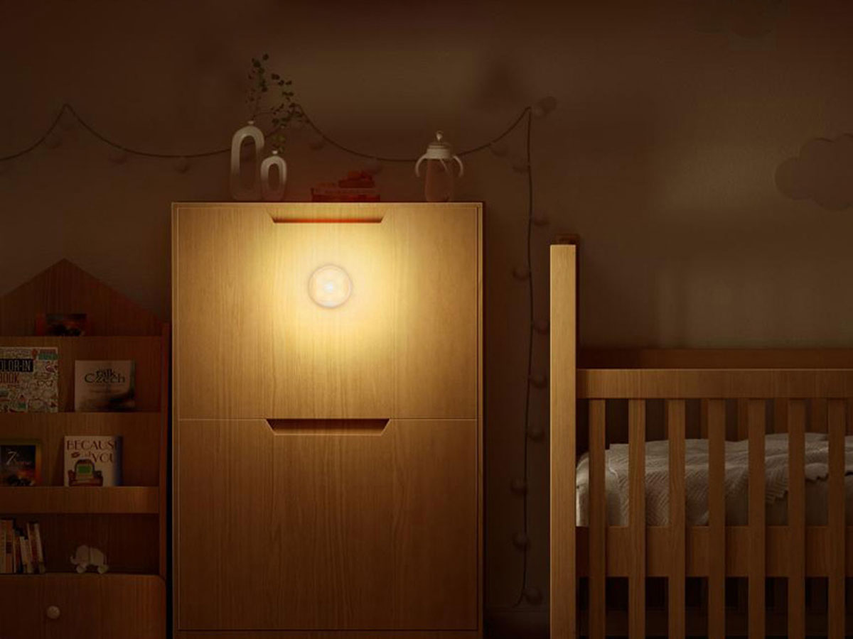 Lampka nocna z sensorem ruchu Yeelight Sensor NightLight - Przyjemna, ciepła barwa światła