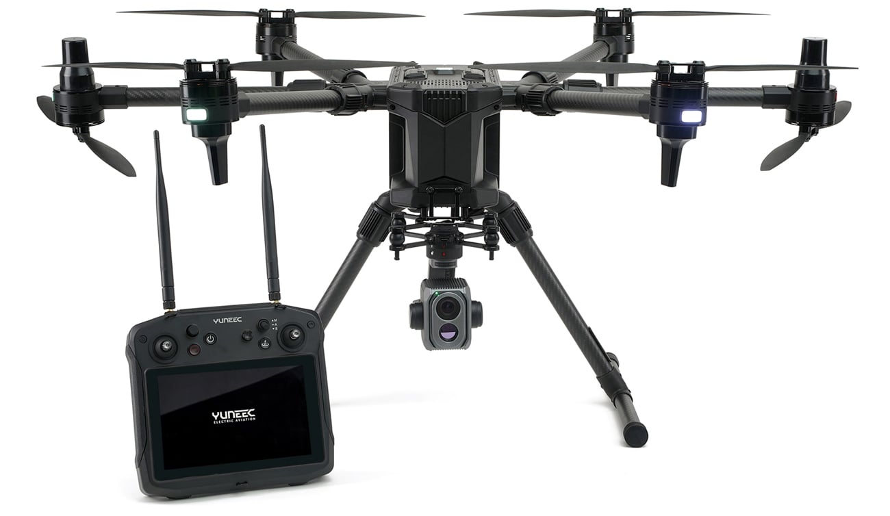 Dron Yuneec H850-RTK - Widok od przodu wraz z kontrolerem T-One