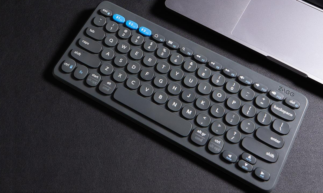 Zagg Pro Keyboard 12'' z laptopem
