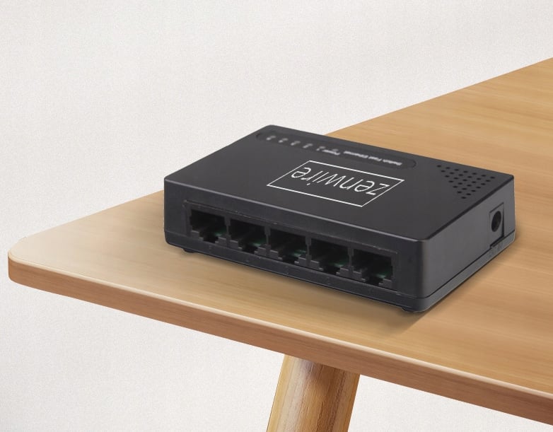 Pięć portów RJ45 switcha Zenwire SG1005
