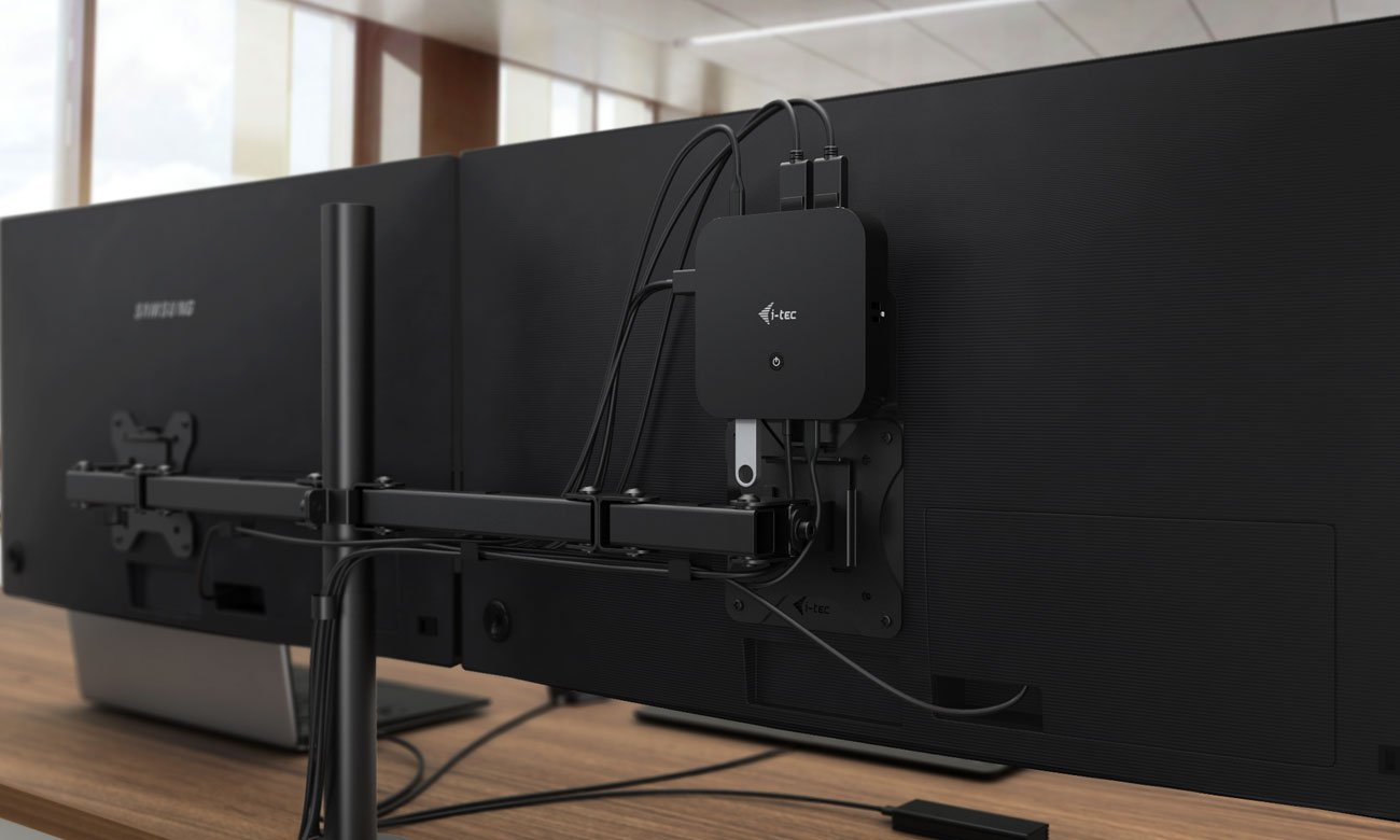 Stacja USB-C Dual C31DUALDPDOCKPD65W zamontowana na monitorze