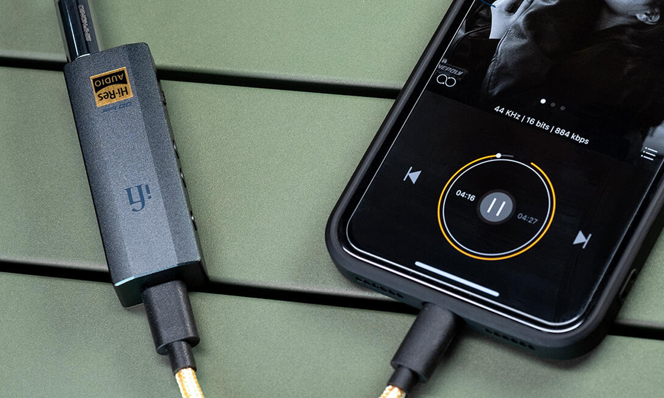 Przenośny wzmacniacz słuchawkowy iFi Audio GO bar USB - Grafika lifestyle