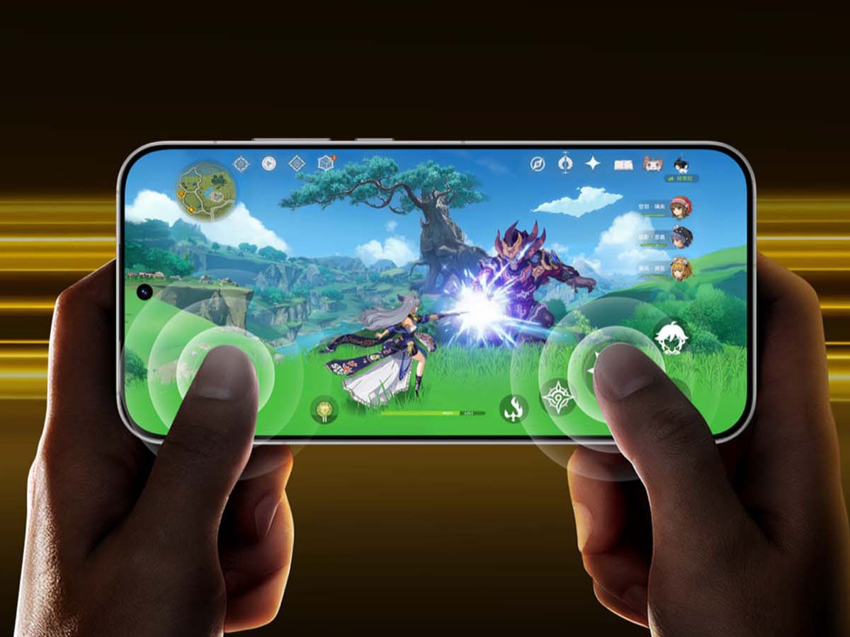 Smartfon realme GT 8 Pro ekran 2K HyperGlow podczas gry