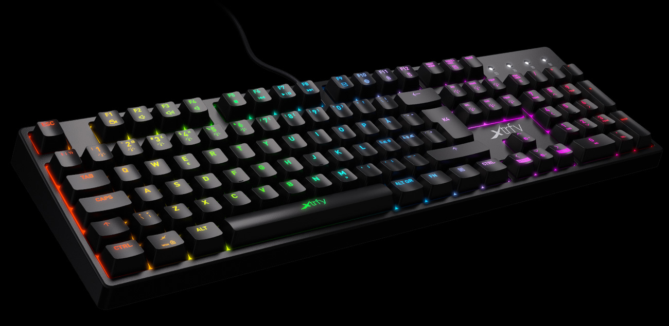 Klawiatura mechaniczna Xtrfy K4 RGB Czarna - Widok od przodu pod kątem