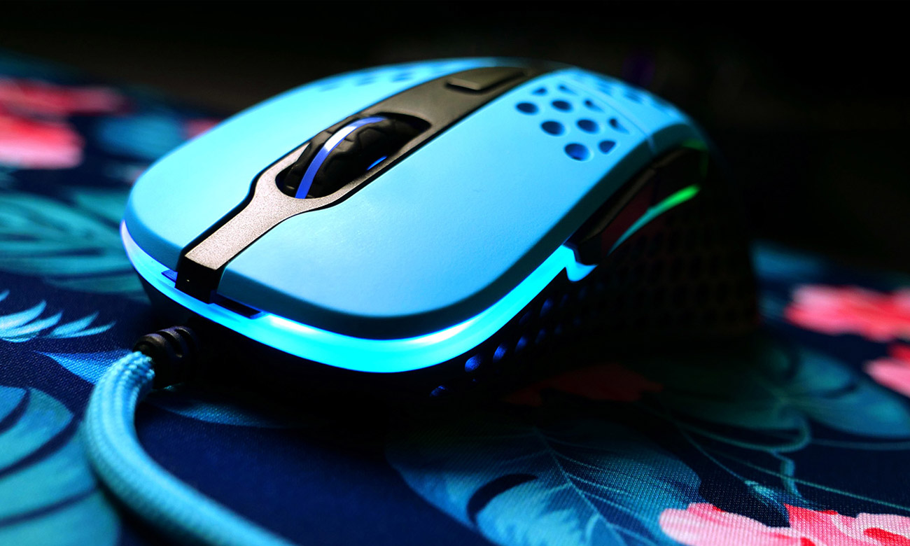 Xtrfy M4 RGB widok z przodu, przyciski główne