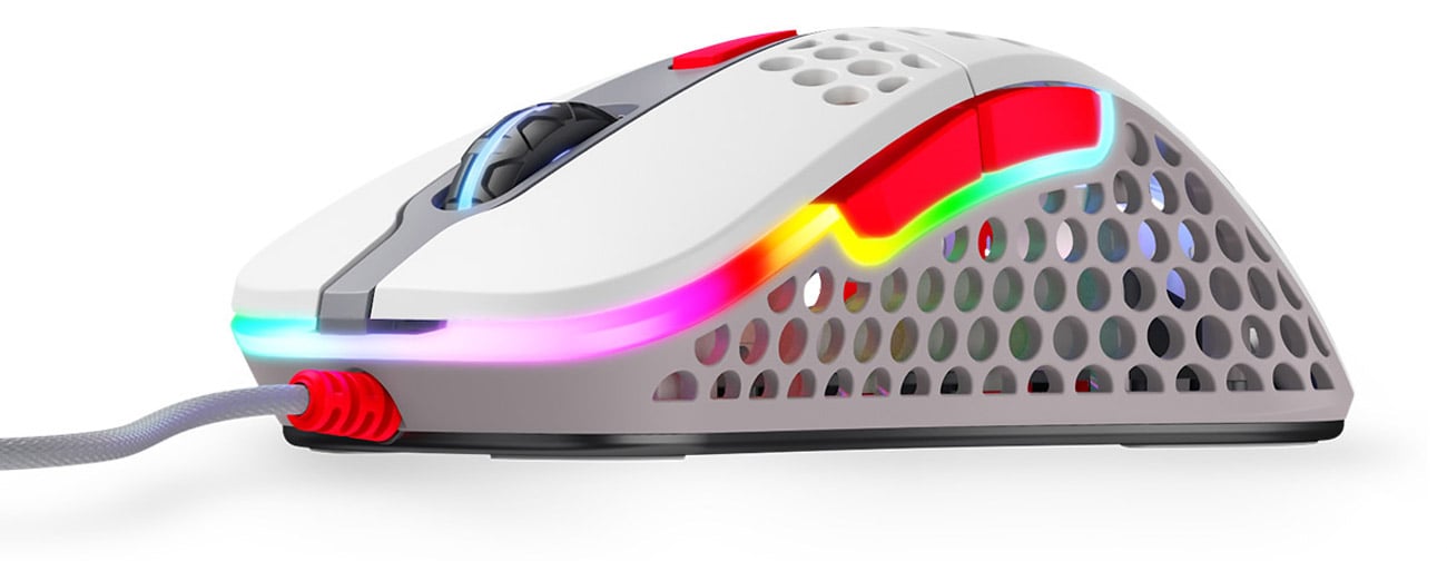 Xtrfy M4 RGB widok z boku, przyciski boczne